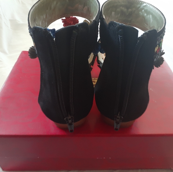 Brand new in box black Carlos Santana Sandals. Womens Size 10 - Picture 3 of 8